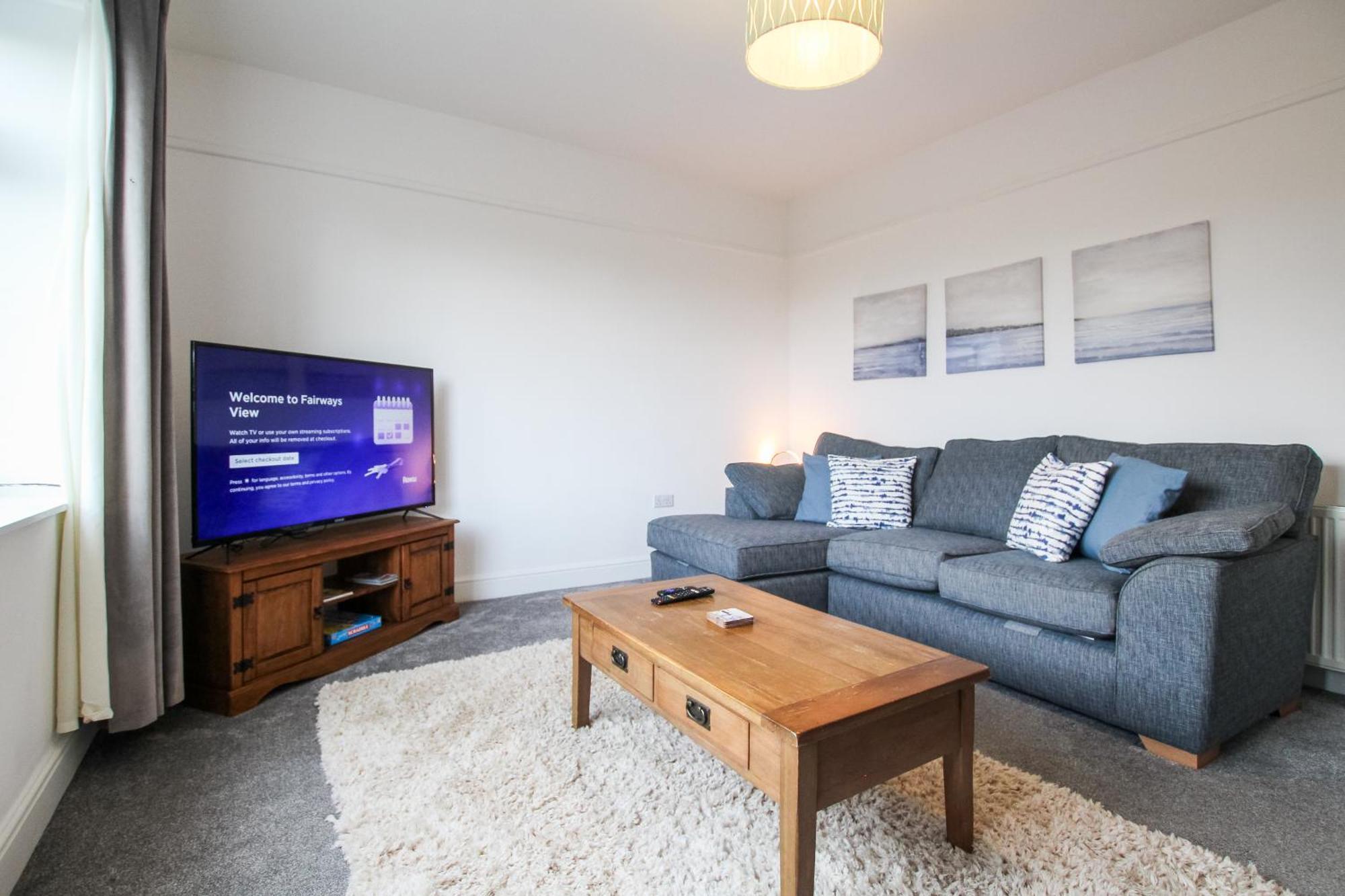 Fairways View - Spacious Apartment - Sleeps 6 - Lovely Views - By Rework Accommodation Hoylake Exterior photo